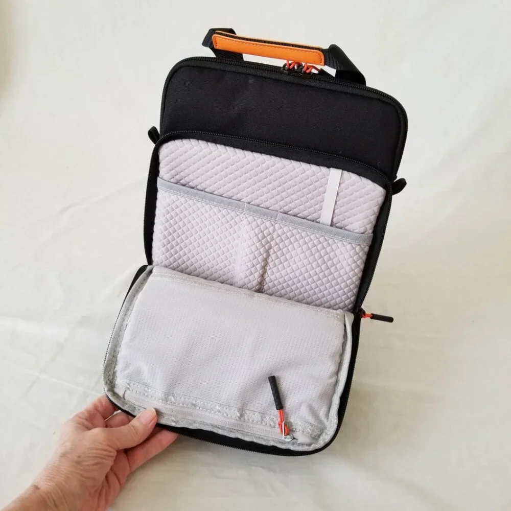 NWOT! TIMOVO Padded Tablet Sleeve Carrying Case w/Plush Lining & Shoulder Strap